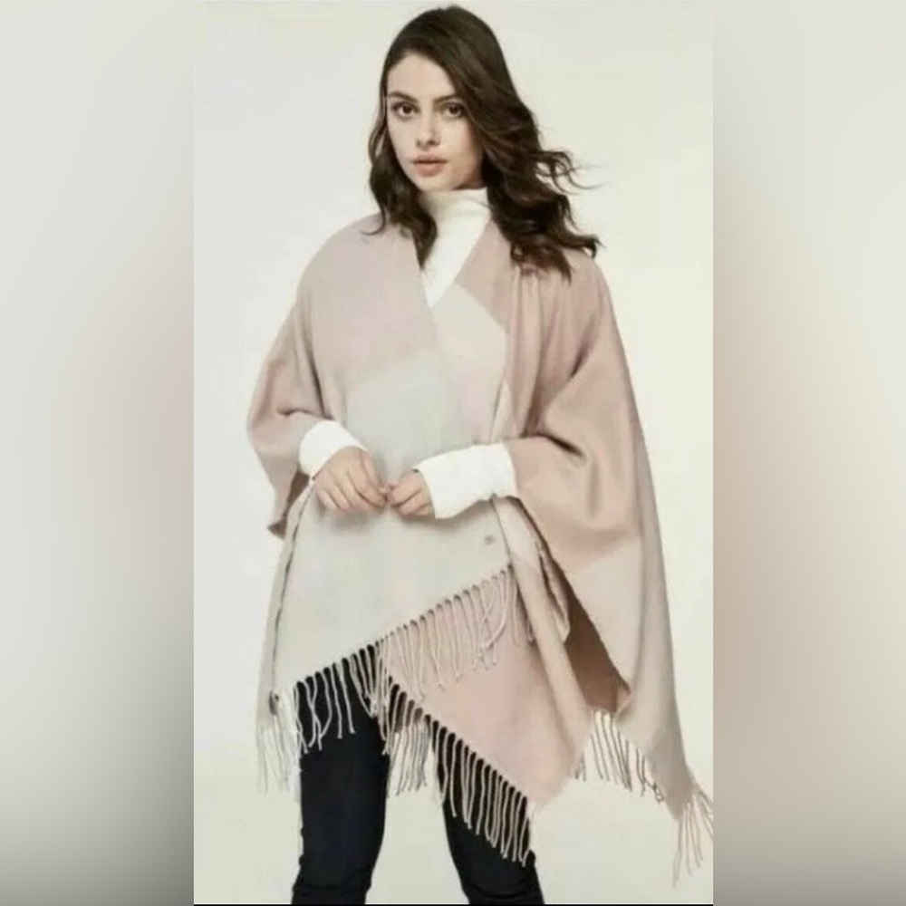 Soia & Kyo Poncho Cape Womens One Size Blush Pink Beige Colorblock Fringe Wrap